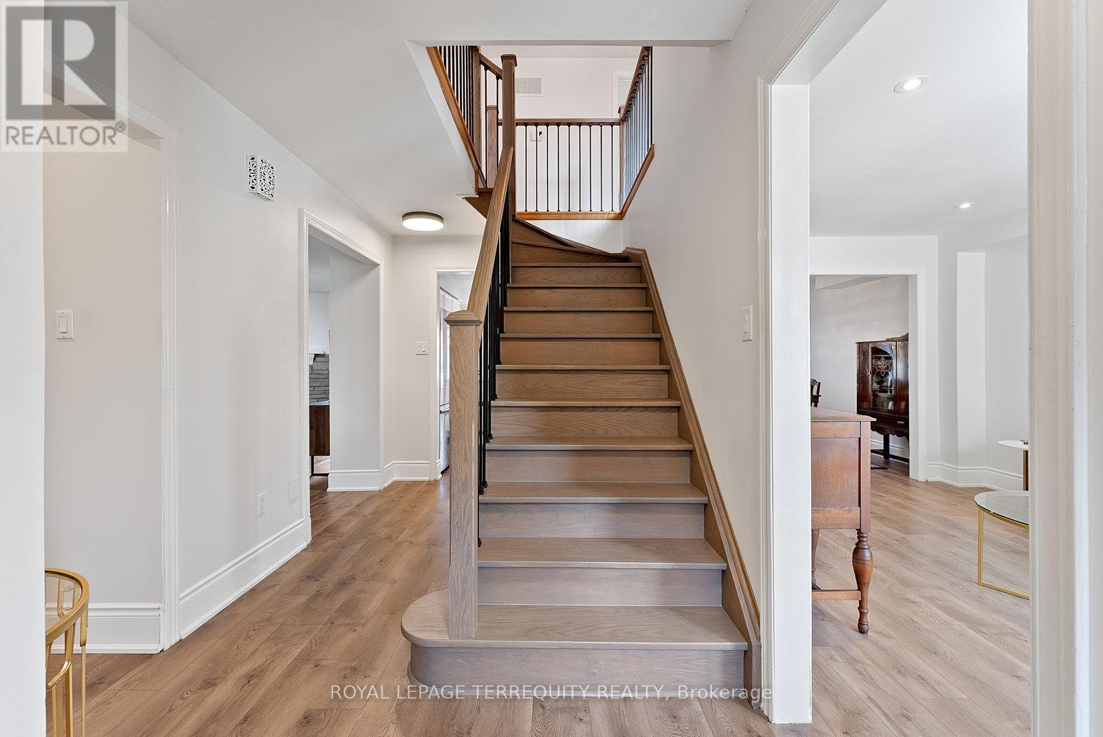 3247 Dovetail Mews, Mississauga, Ontario  L5L 5G9 - Photo 4 - W12397637