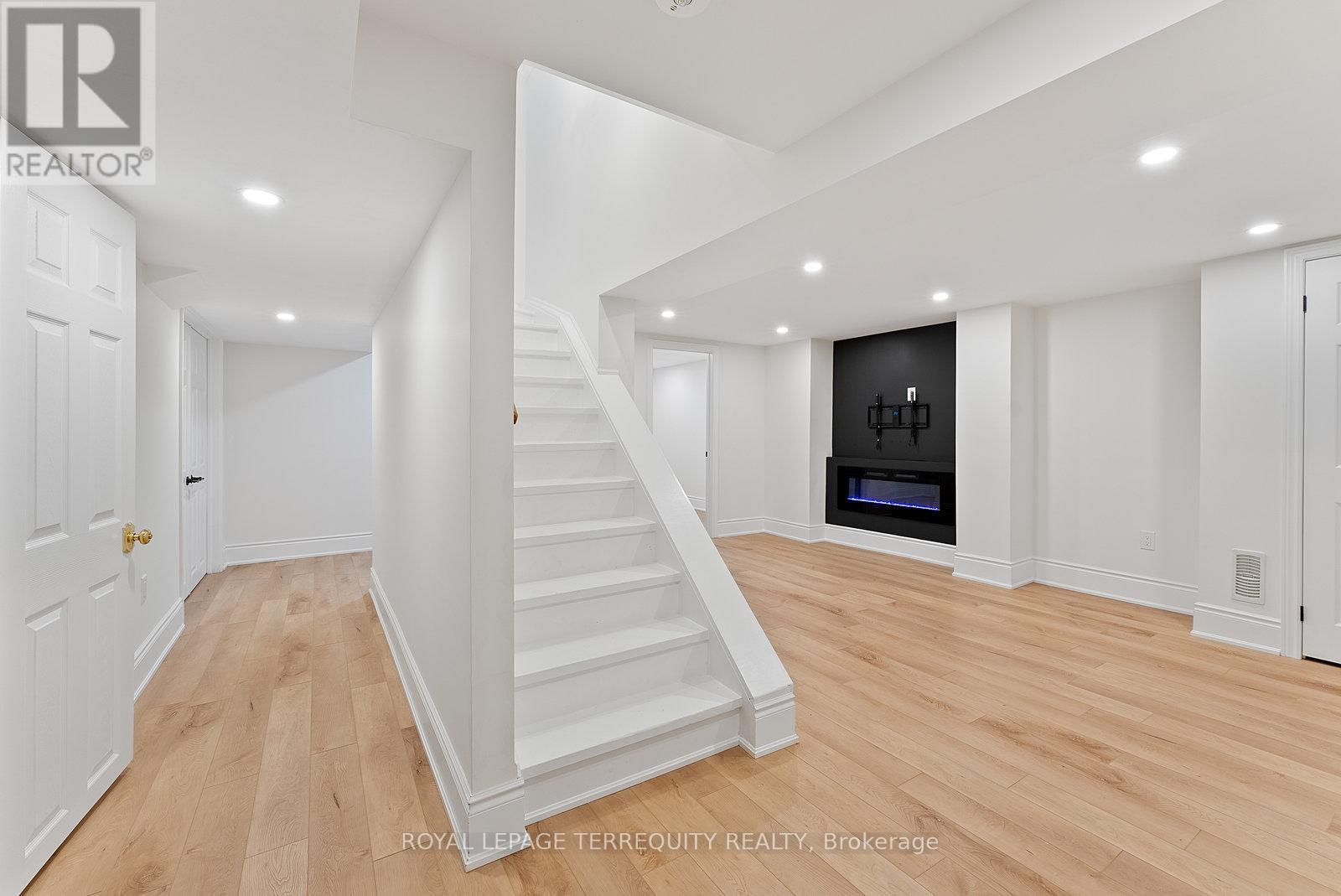 3247 Dovetail Mews, Mississauga, Ontario  L5L 5G9 - Photo 44 - W12397637