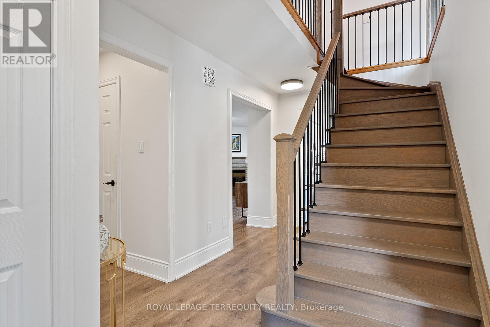3247 Dovetail Mews, Mississauga, Ontario  L5L 5G9 - Photo 5 - W12397637