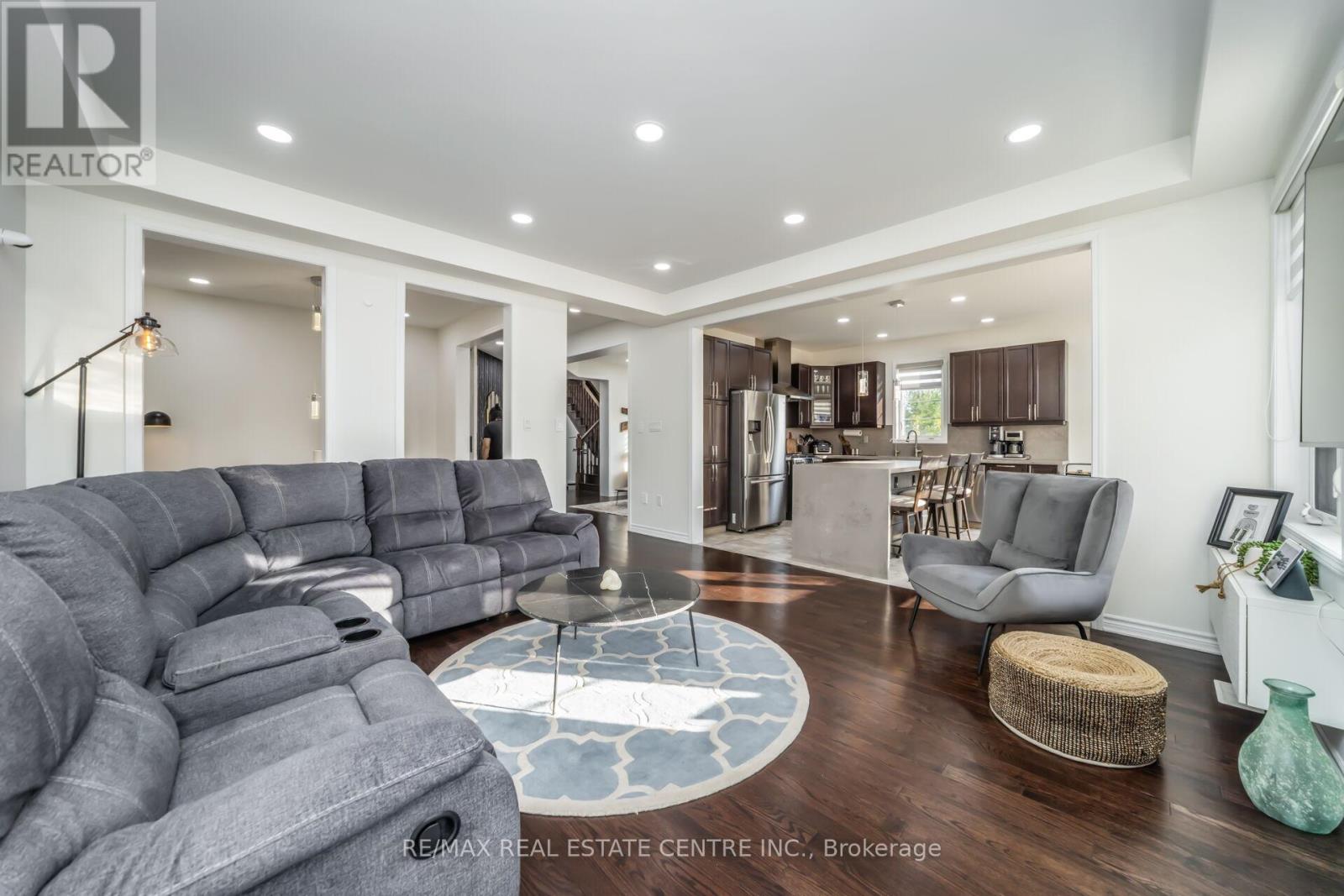 486 Etheridge Avenue, Milton, Ontario  L9E 0A8 - Photo 17 - W12397642