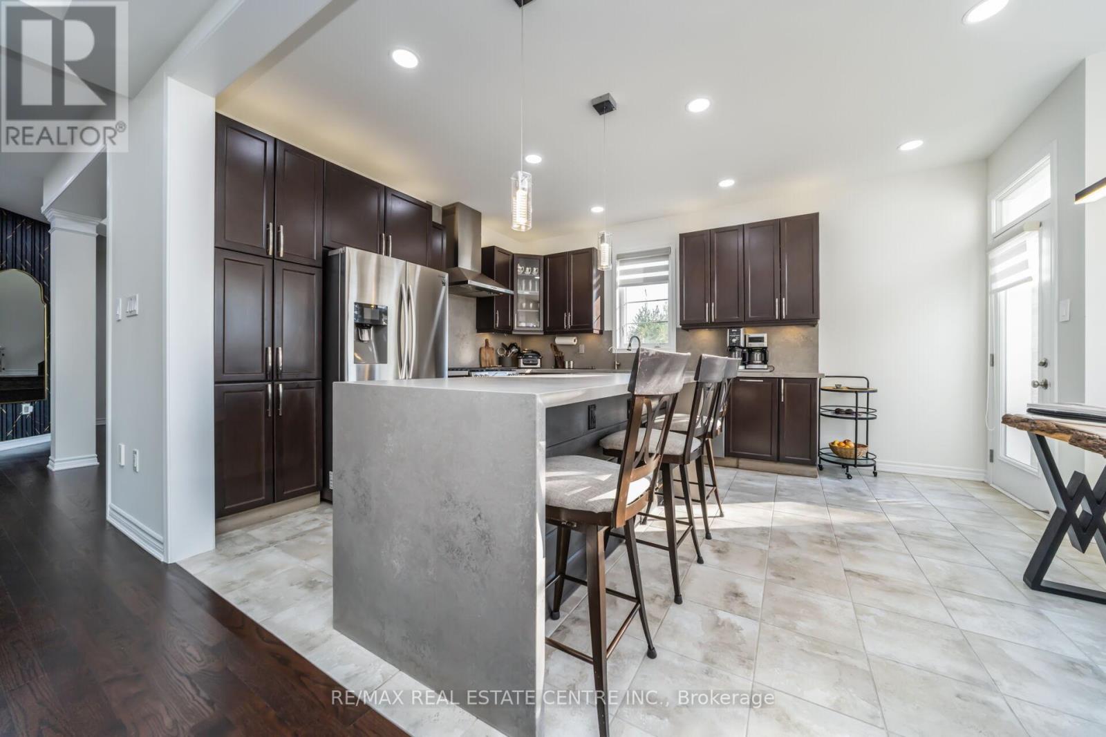 486 Etheridge Avenue, Milton, Ontario  L9E 0A8 - Photo 18 - W12397642