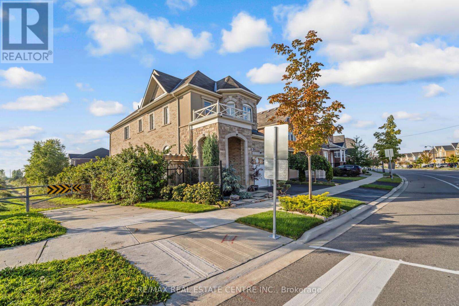 486 Etheridge Avenue, Milton, Ontario  L9E 0A8 - Photo 2 - W12397642