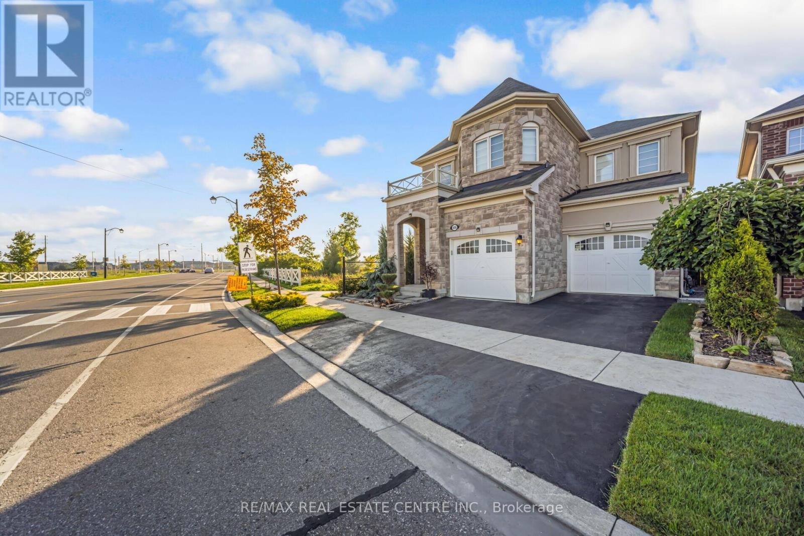 486 Etheridge Avenue, Milton, Ontario  L9E 0A8 - Photo 3 - W12397642