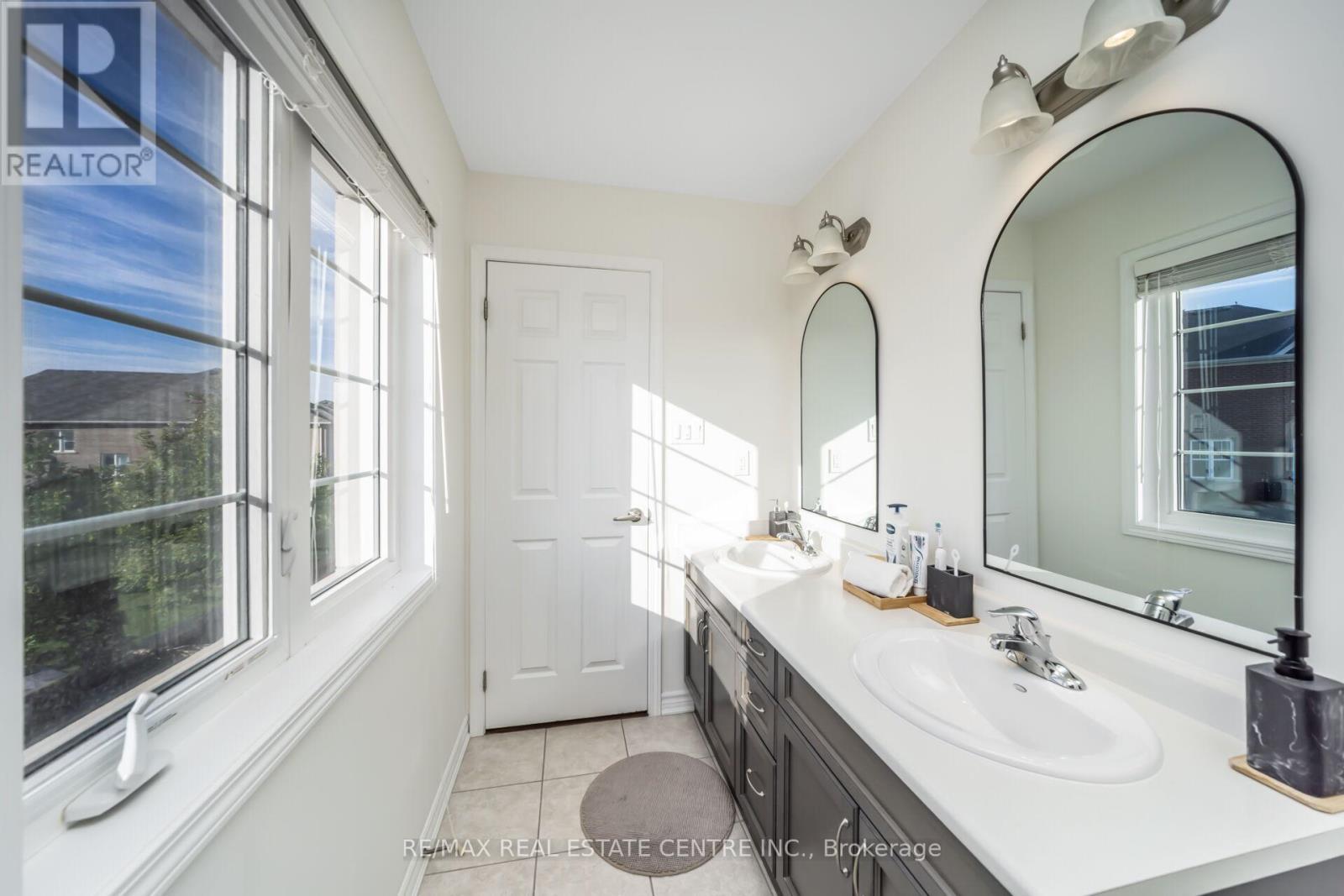 486 Etheridge Avenue, Milton, Ontario  L9E 0A8 - Photo 33 - W12397642