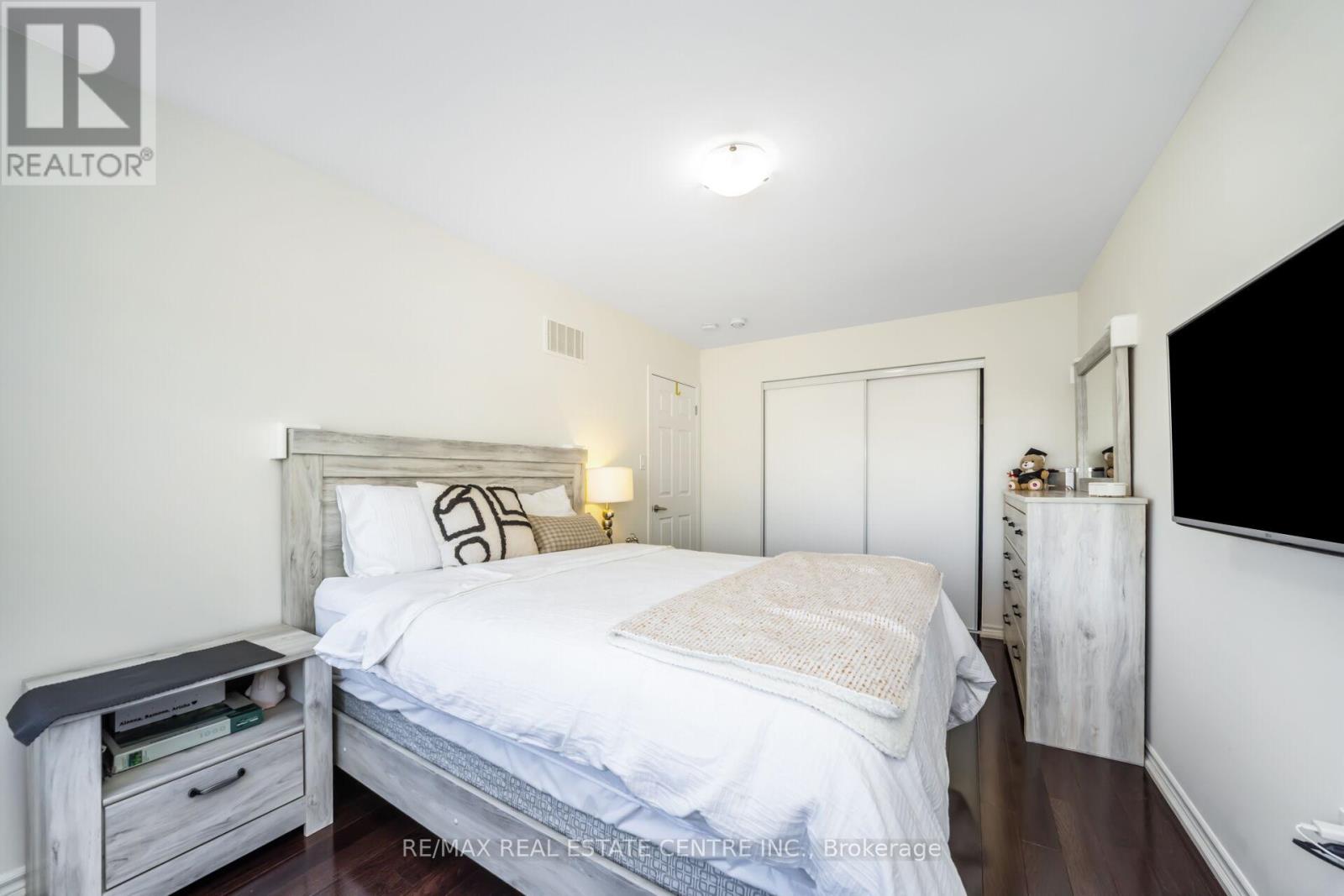 486 Etheridge Avenue, Milton, Ontario  L9E 0A8 - Photo 41 - W12397642