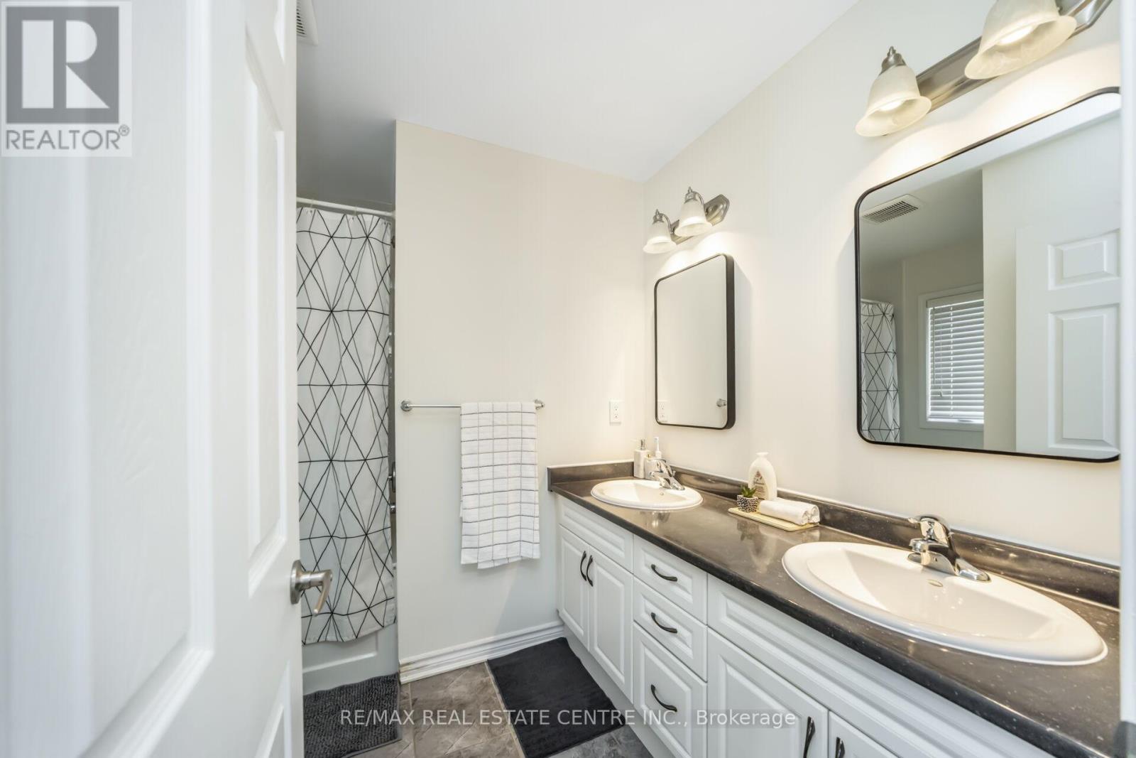 486 Etheridge Avenue, Milton, Ontario  L9E 0A8 - Photo 42 - W12397642