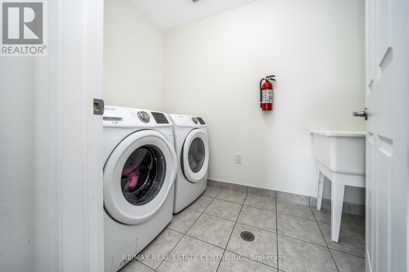 486 Etheridge Avenue, Milton, Ontario  L9E 0A8 - Photo 44 - W12397642
