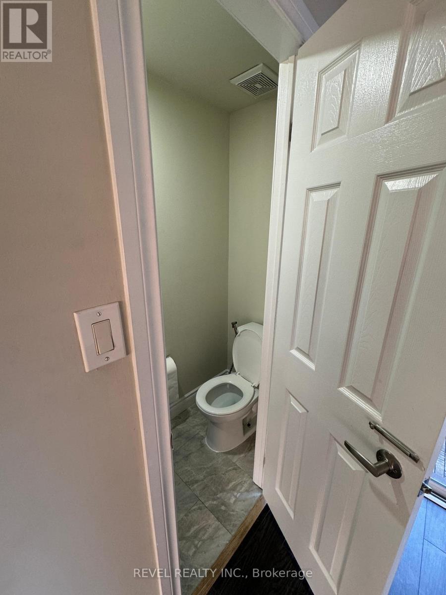 24 Grand River Court, Brampton, Ontario  L6S 2J8 - Photo 2 - W12397650