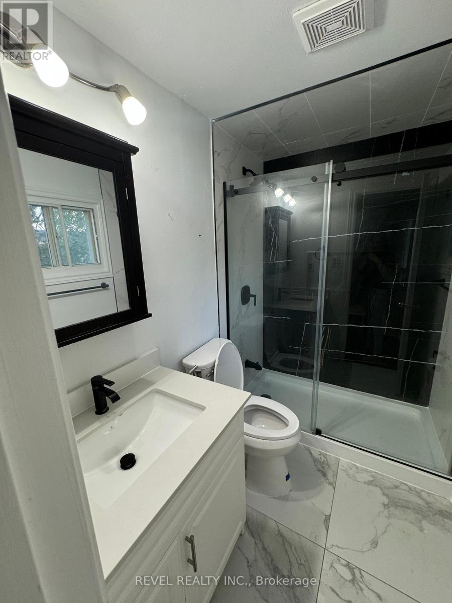 24 Grand River Court, Brampton, Ontario  L6S 2J8 - Photo 3 - W12397650