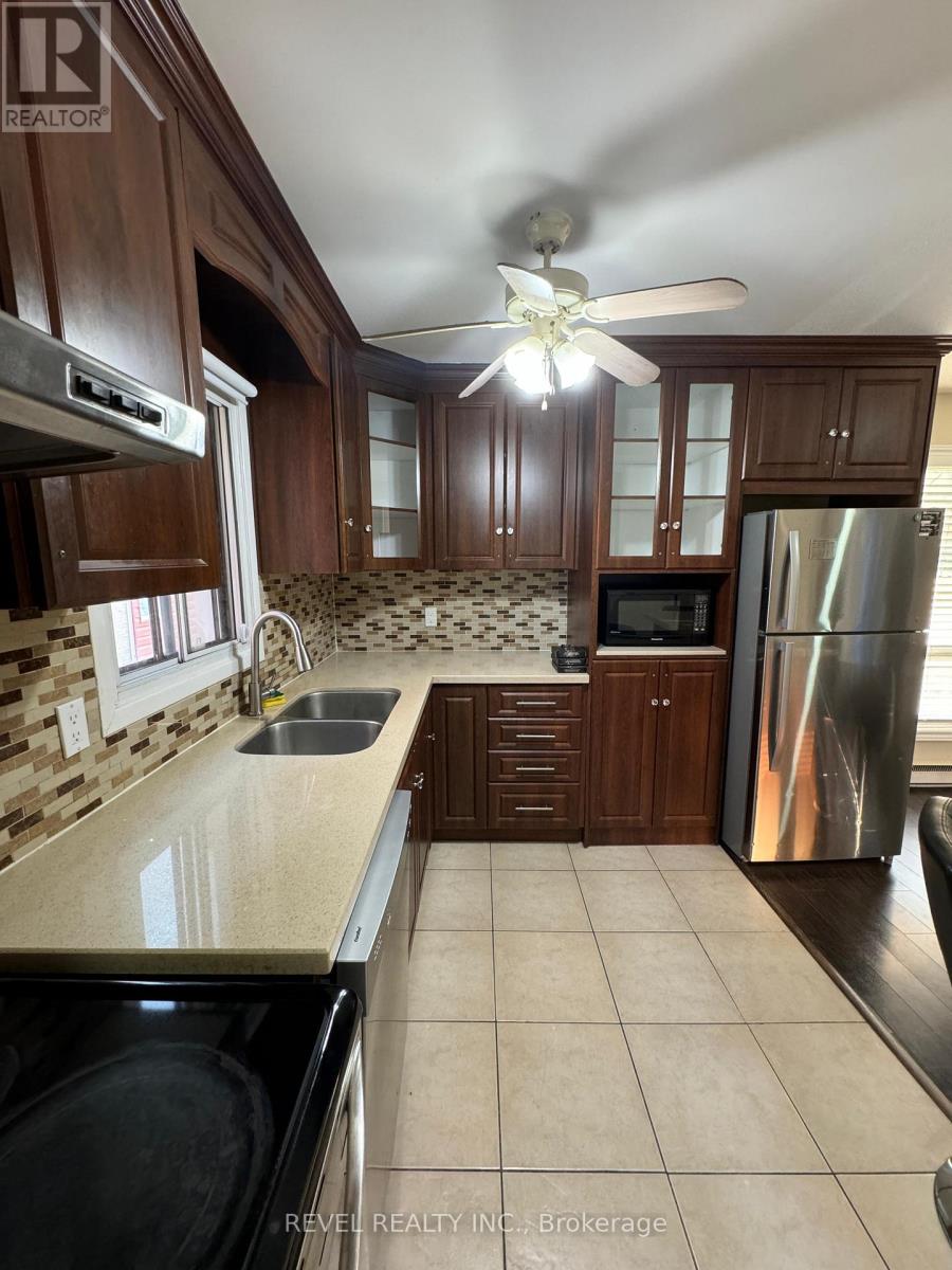 24 Grand River Court, Brampton, Ontario  L6S 2J8 - Photo 4 - W12397650