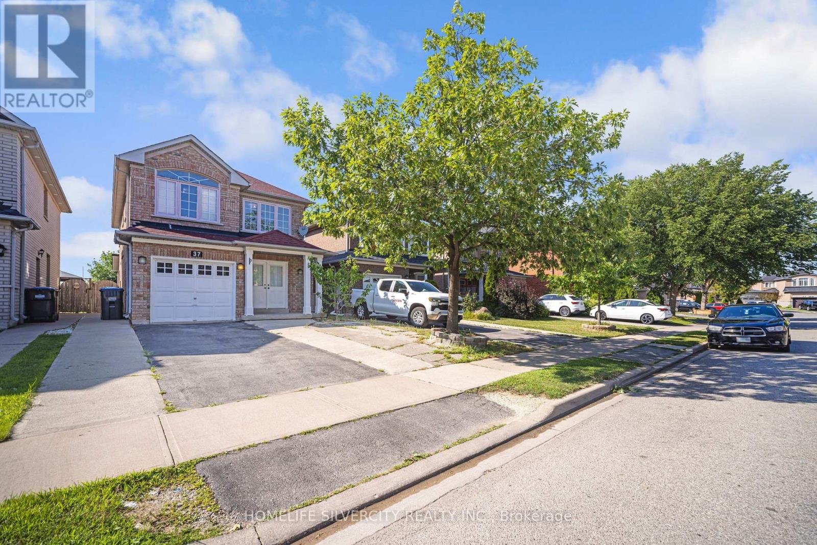 37 Loons Call Crescent N, Brampton, Ontario  L6R 2G5 - Photo 2 - W12397662