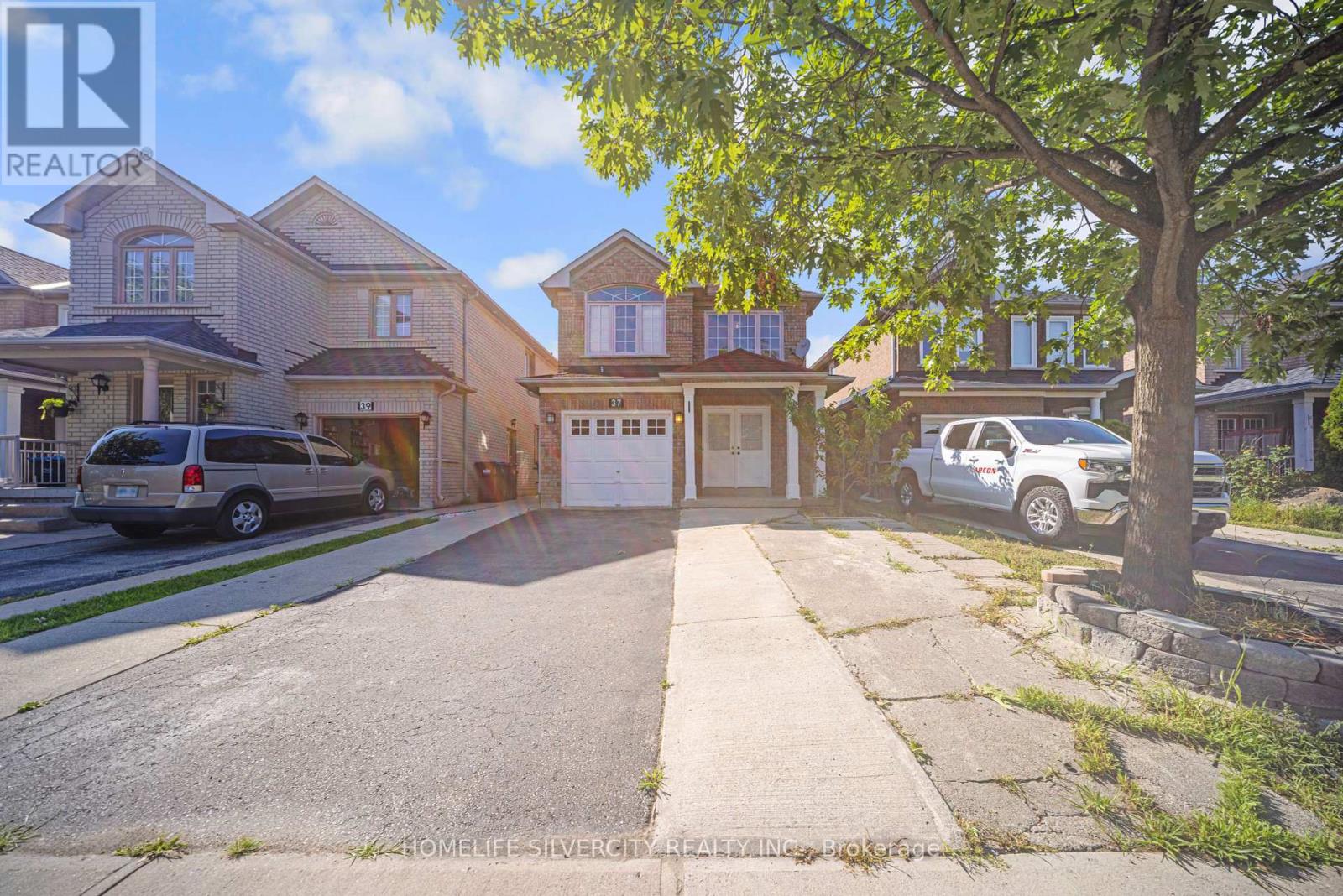 37 Loons Call Crescent N, Brampton, Ontario  L6R 2G5 - Photo 3 - W12397662