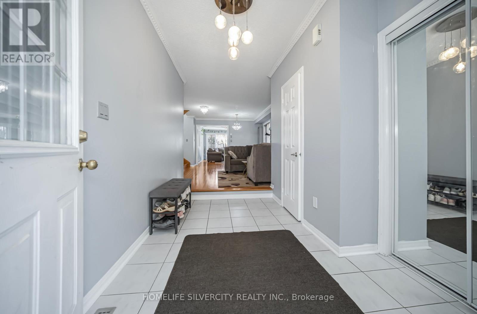 37 Loons Call Crescent N, Brampton, Ontario  L6R 2G5 - Photo 5 - W12397662