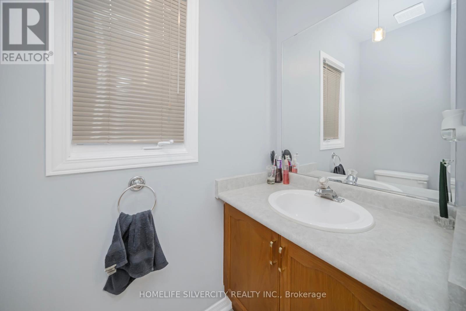 37 Loons Call Crescent N, Brampton, Ontario  L6R 2G5 - Photo 8 - W12397662