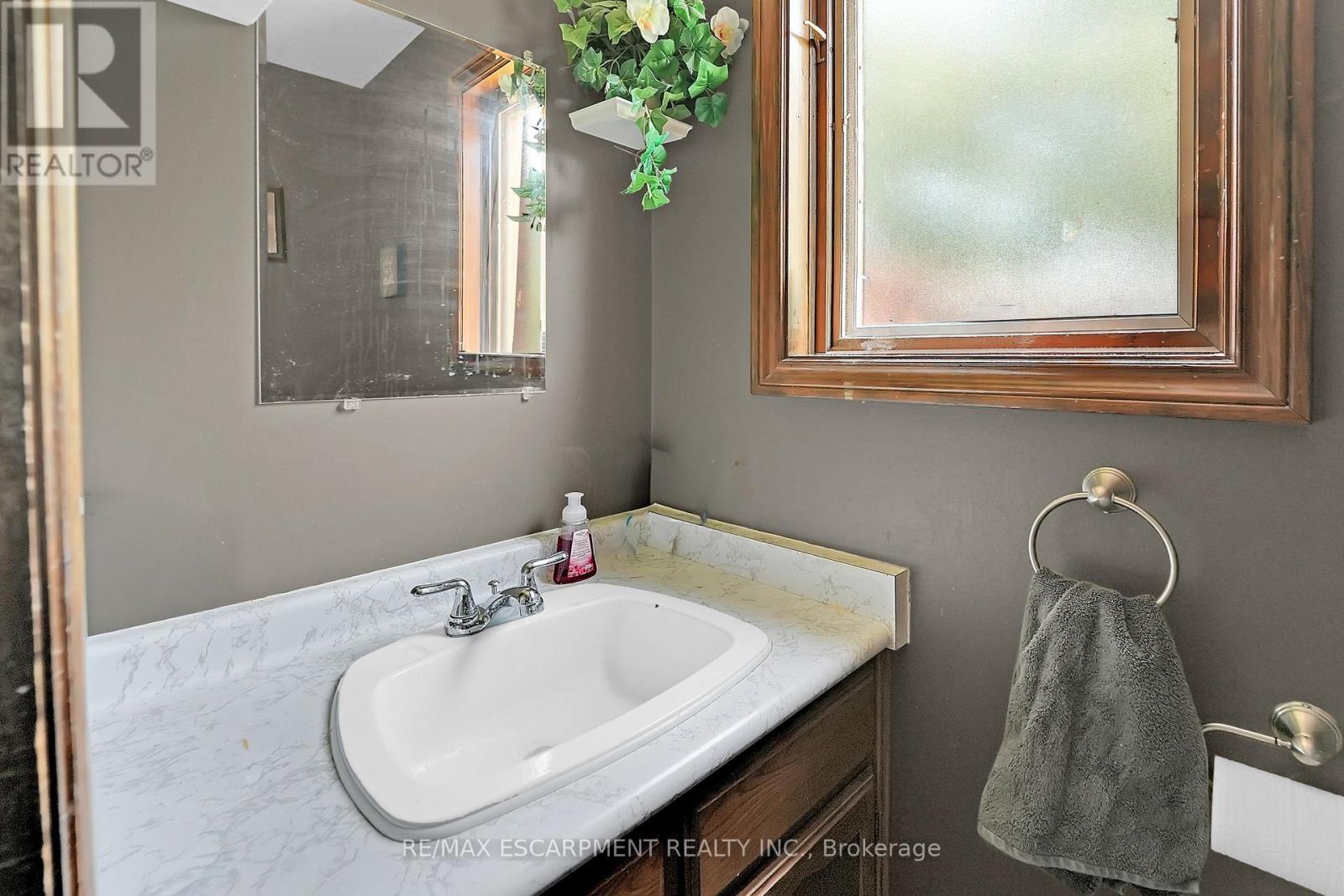570 Buffalo Road, Fort Erie, Ontario  L2A 5G8 - Photo 11 - X12397641