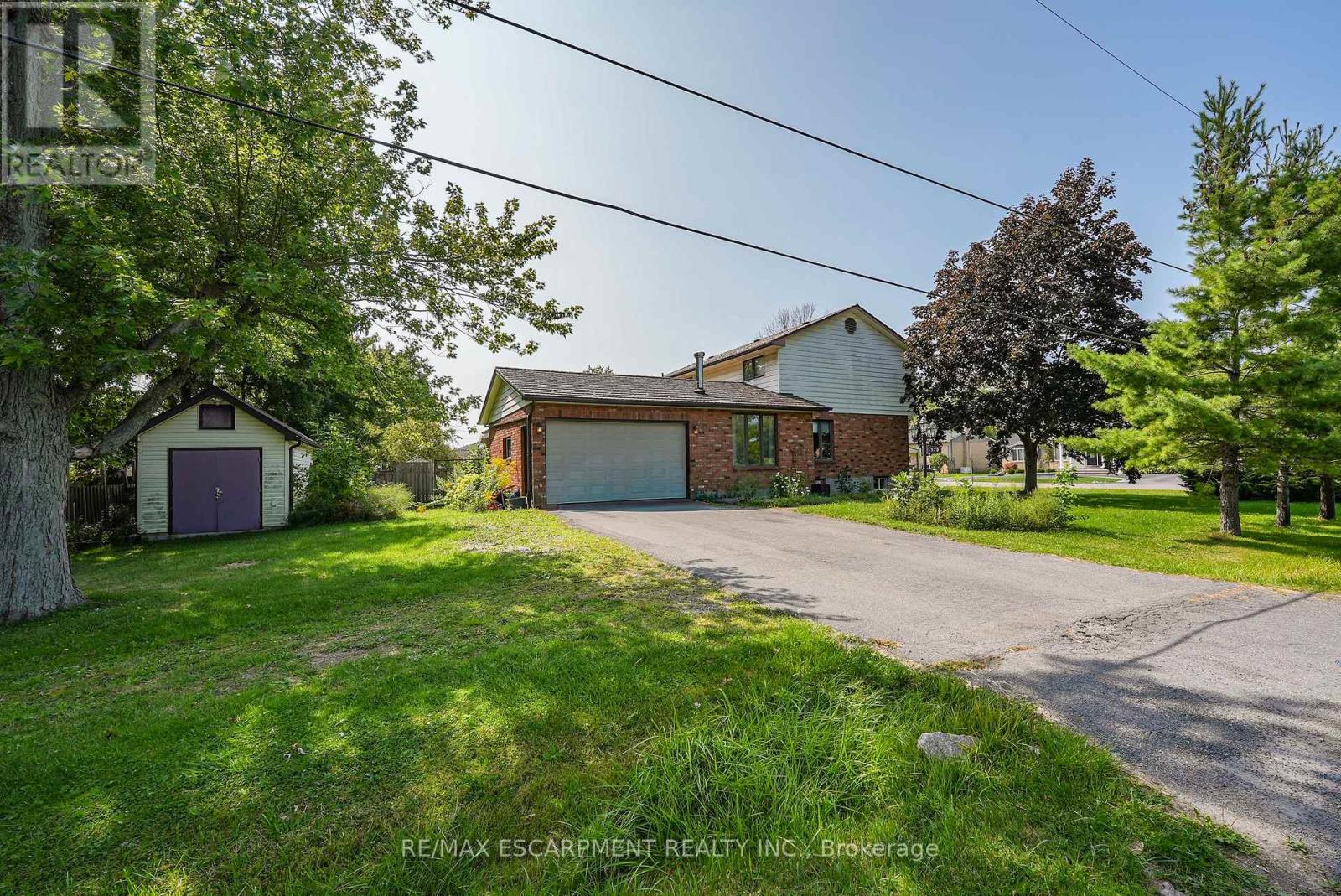 570 Buffalo Road, Fort Erie, Ontario  L2A 5G8 - Photo 2 - X12397641