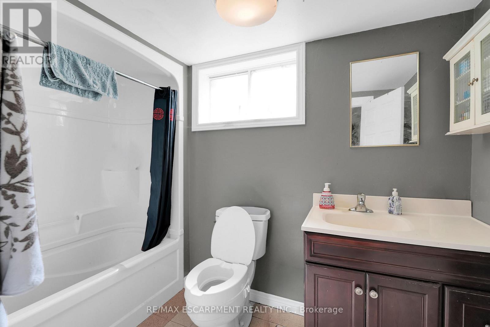 570 Buffalo Road, Fort Erie, Ontario  L2A 5G8 - Photo 20 - X12397641