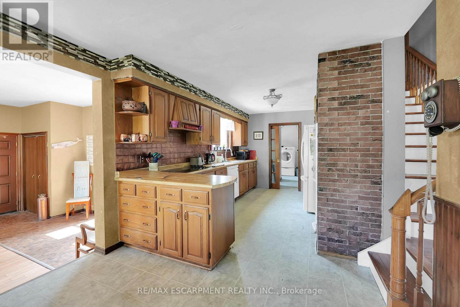 570 Buffalo Road, Fort Erie, Ontario  L2A 5G8 - Photo 7 - X12397641