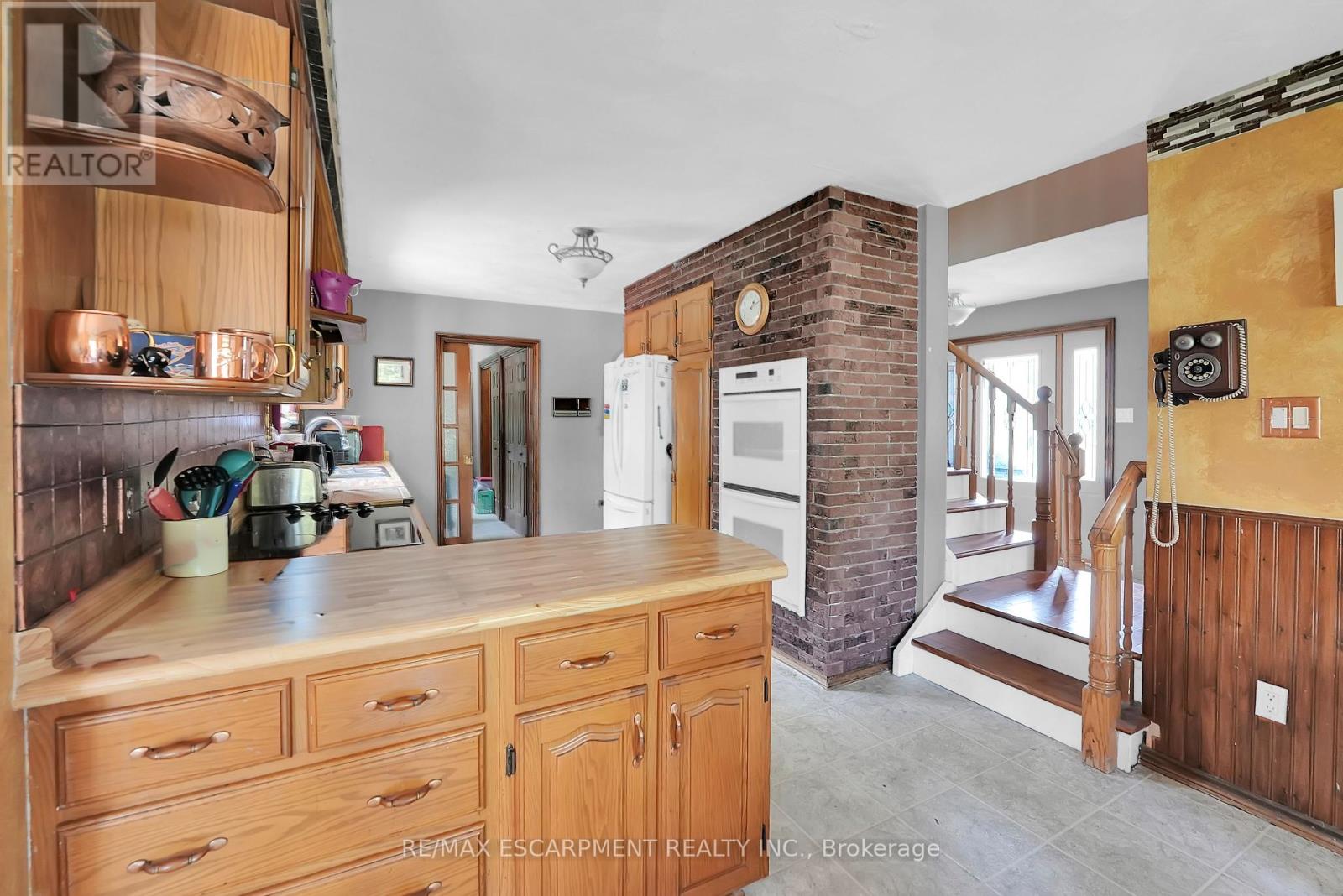 570 Buffalo Road, Fort Erie, Ontario  L2A 5G8 - Photo 8 - X12397641