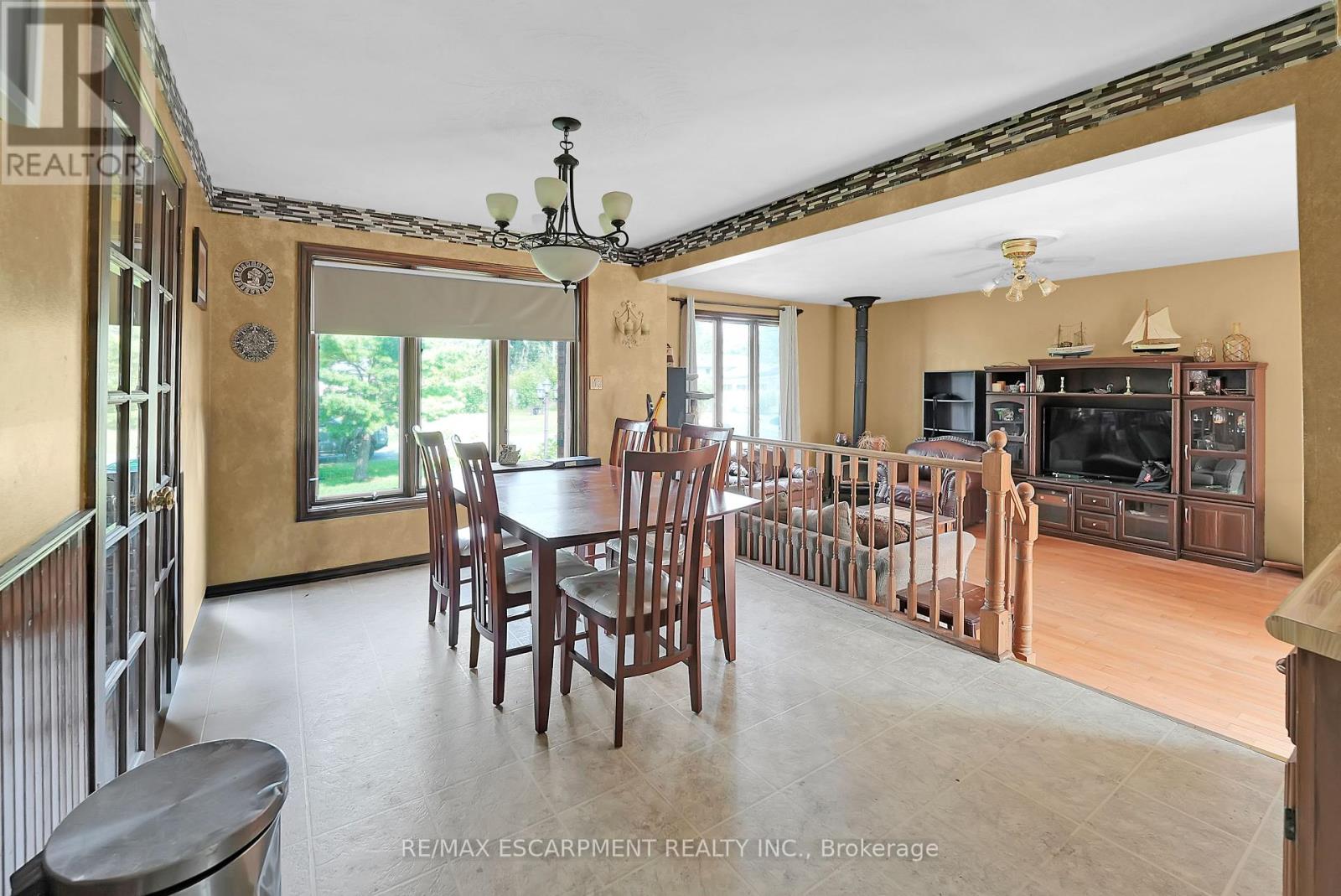 570 Buffalo Road, Fort Erie, Ontario  L2A 5G8 - Photo 9 - X12397641