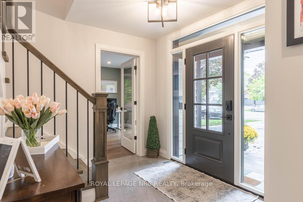 12 Scottdale Court, Pelham, Ontario  L0S 1E3 - Photo 10 - X12397678