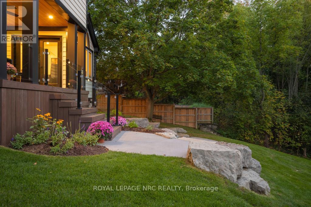 12 Scottdale Court, Pelham, Ontario  L0S 1E3 - Photo 48 - X12397678