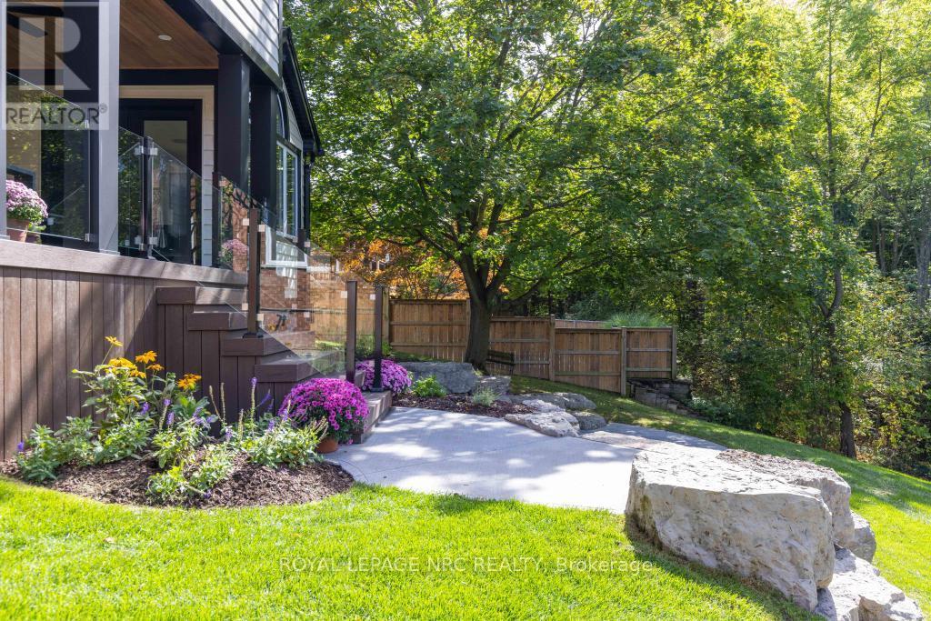 12 Scottdale Court, Pelham, Ontario  L0S 1E3 - Photo 6 - X12397678