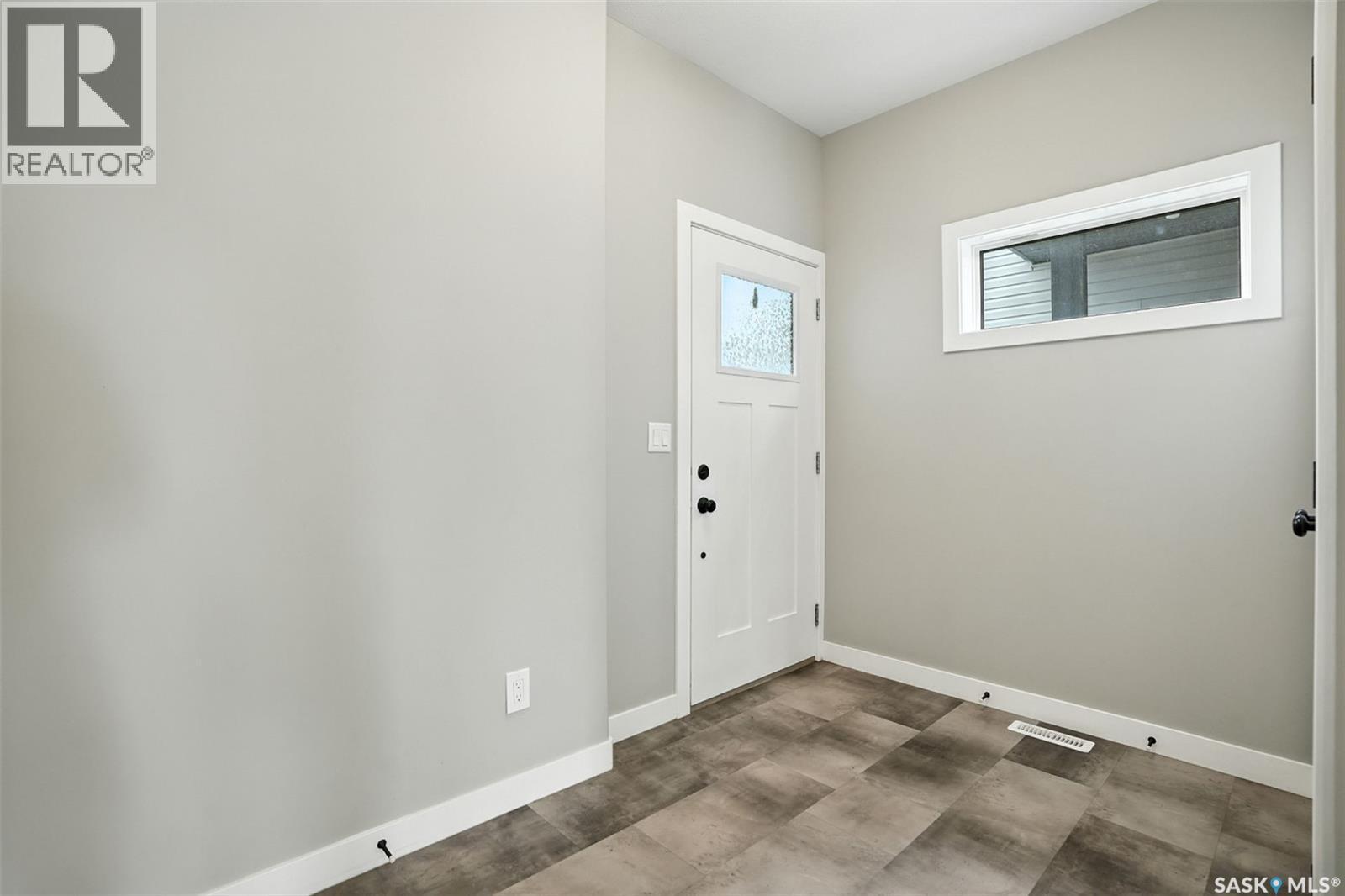 240 Barrett Street, Saskatoon, Saskatchewan  S7W 1C7 - Photo 3 - SK018017