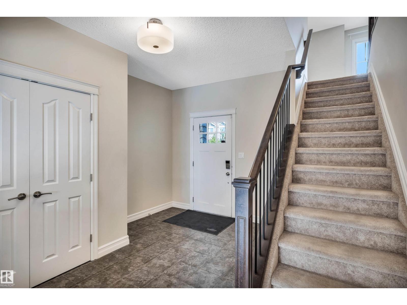 15827 10 Av Sw, Edmonton, Alberta  T6W 2H2 - Photo 4 - E4457269