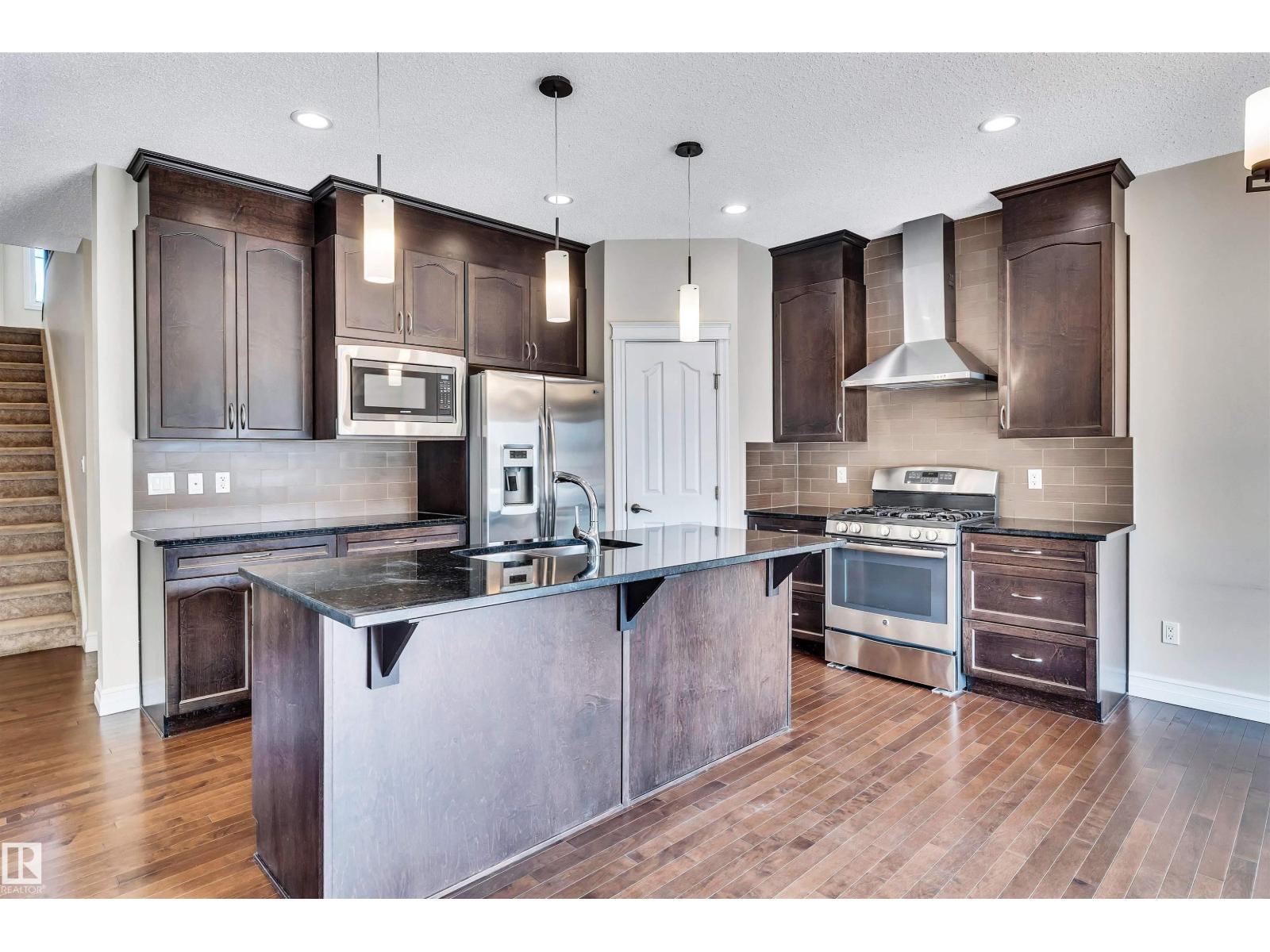 15827 10 Av Sw, Edmonton, Alberta  T6W 2H2 - Photo 9 - E4457269