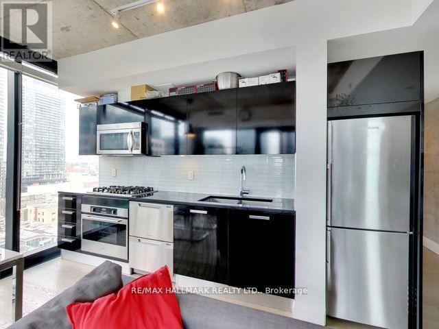 1407 - 224 King Street W, Toronto, Ontario  M5H 0A6 - Photo 5 - C12397858