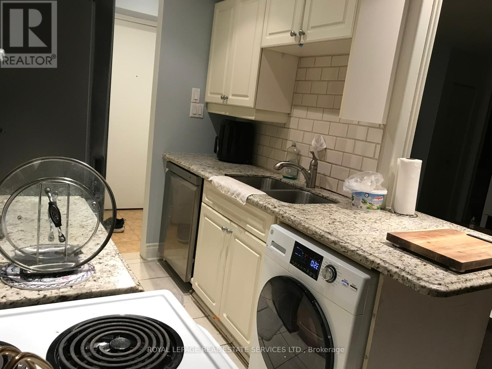 105 - 2 Ridelle Avenue, Toronto, Ontario  M6B 1H4 - Photo 4 - C12397868