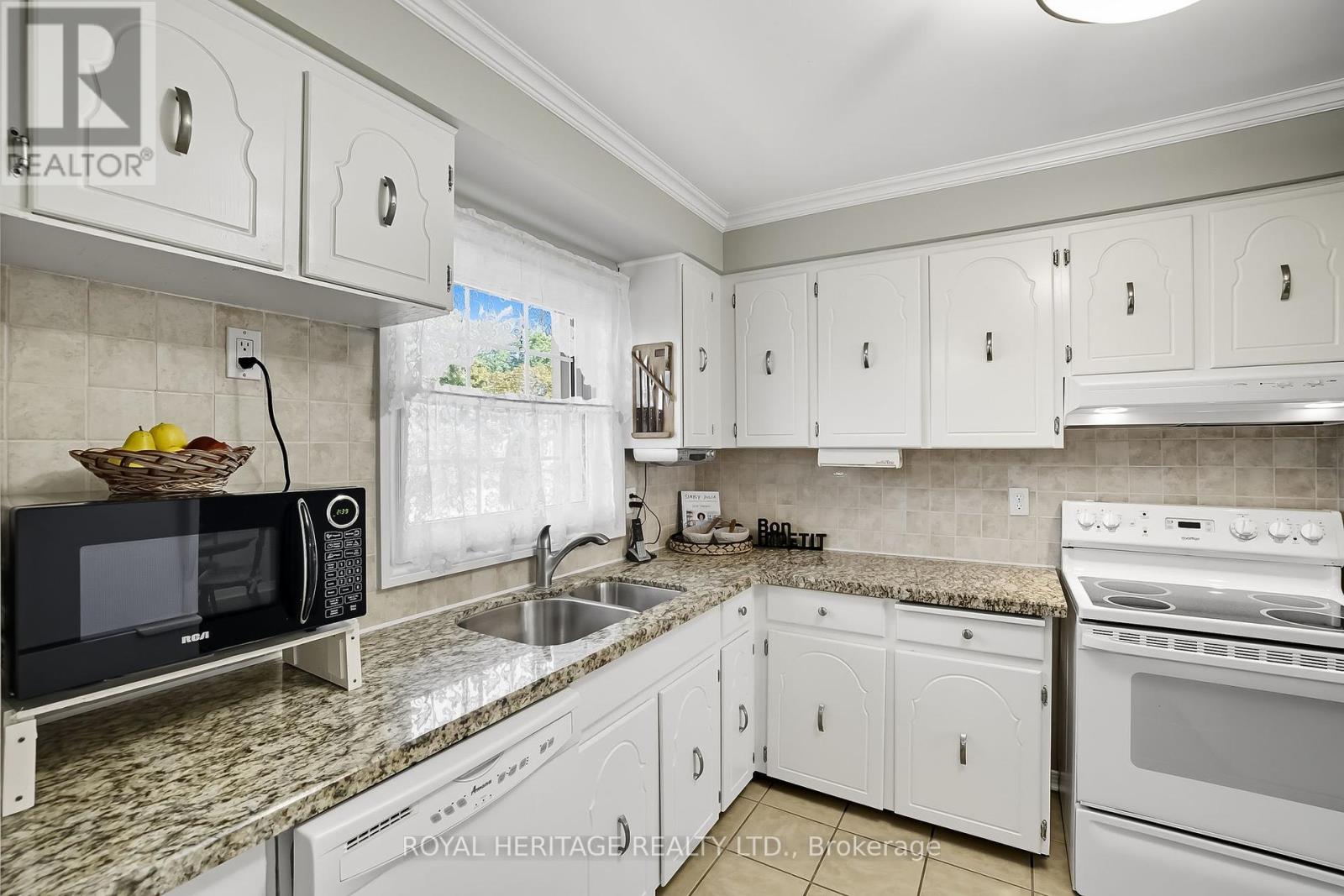 6 - 580 Eyer Drive, Pickering, Ontario  L1W 3B7 - Photo 6 - E12397963