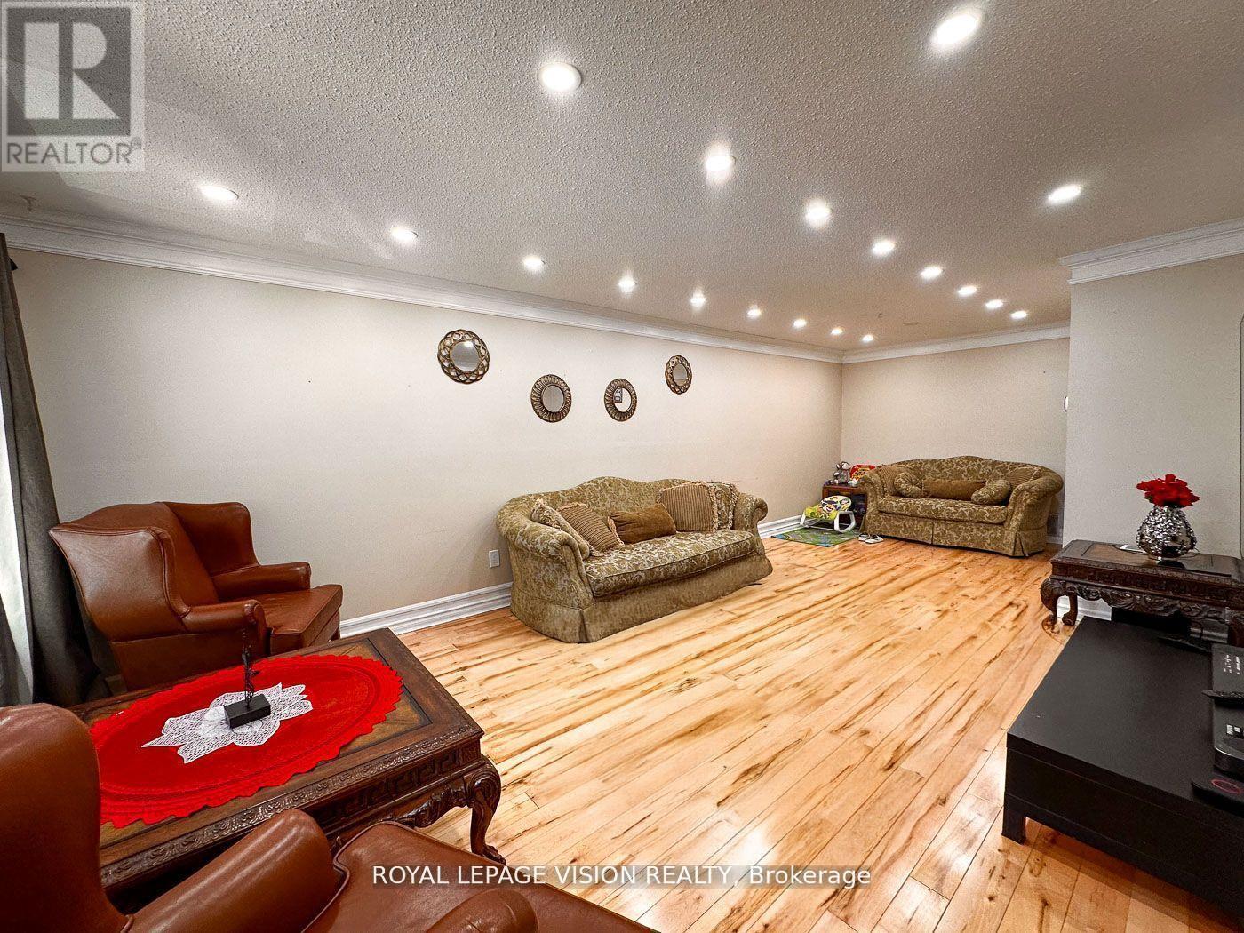 32 Goldring Drive, Whitby, Ontario  L1P 1C1 - Photo 7 - E12397864
