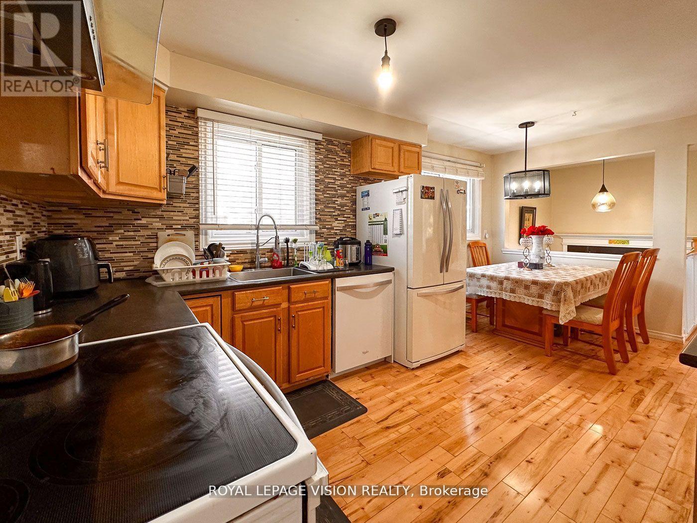 32 Goldring Drive, Whitby, Ontario  L1P 1C1 - Photo 8 - E12397864