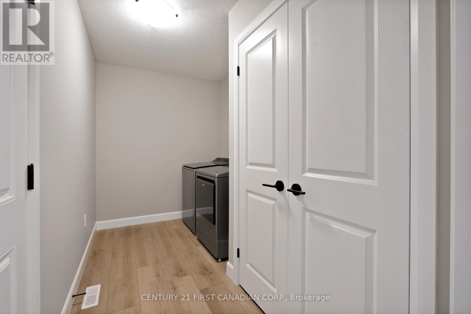 668 Ketter Way, Plympton-Wyoming, Ontario  N0N 1T0 - Photo 25 - X12397958