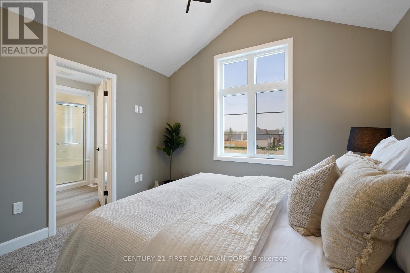668 Ketter Way, Plympton-Wyoming, Ontario  N0N 1T0 - Photo 28 - X12397958