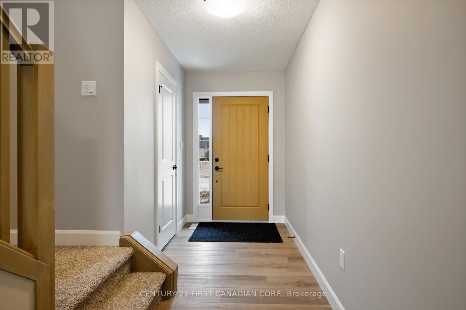 668 Ketter Way, Plympton-Wyoming, Ontario  N0N 1T0 - Photo 4 - X12397958