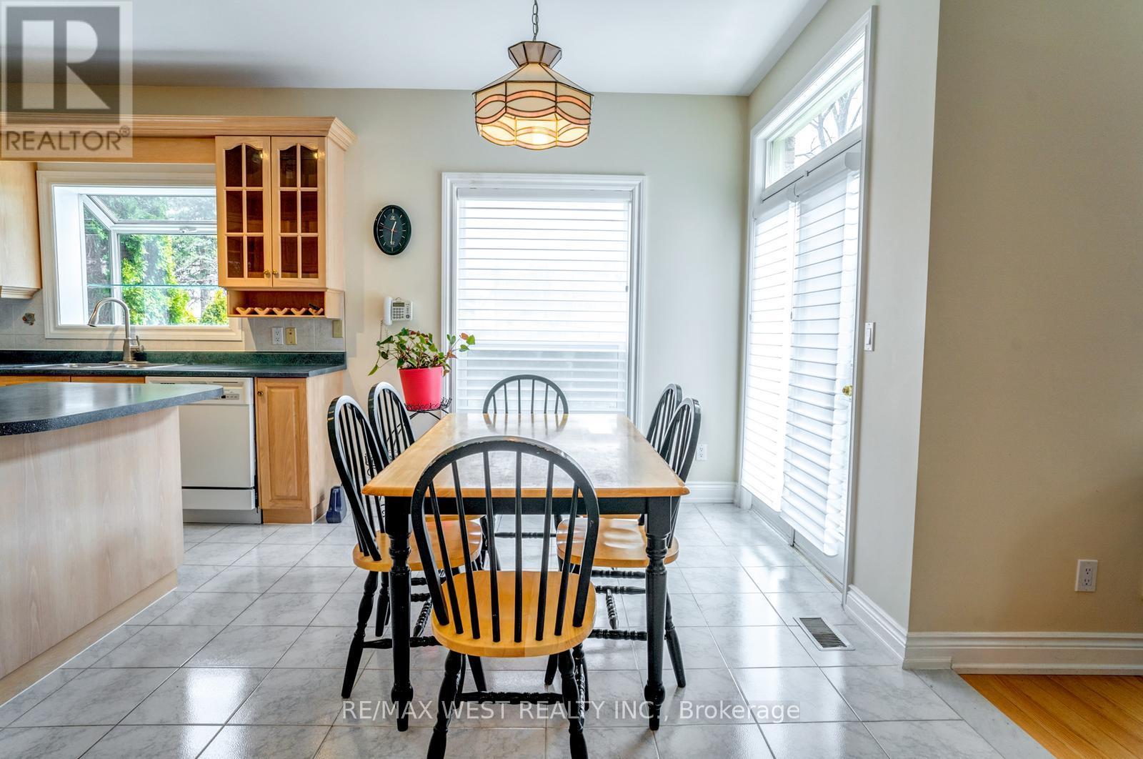 229 Baker Avenue, Richmond Hill, Ontario  L4C 1X8 - Photo 14 - N12304689