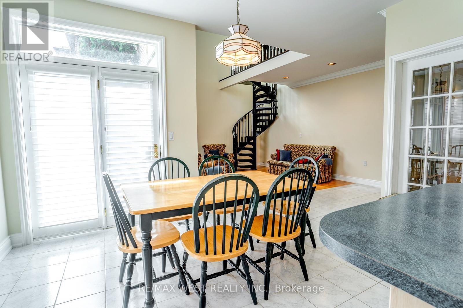 229 Baker Avenue, Richmond Hill, Ontario  L4C 1X8 - Photo 15 - N12304689