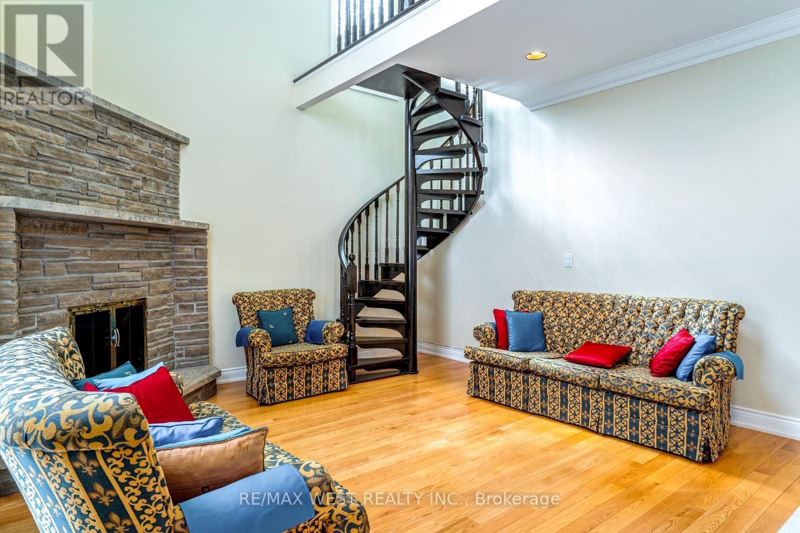229 Baker Avenue, Richmond Hill, Ontario  L4C 1X8 - Photo 11 - N12304689