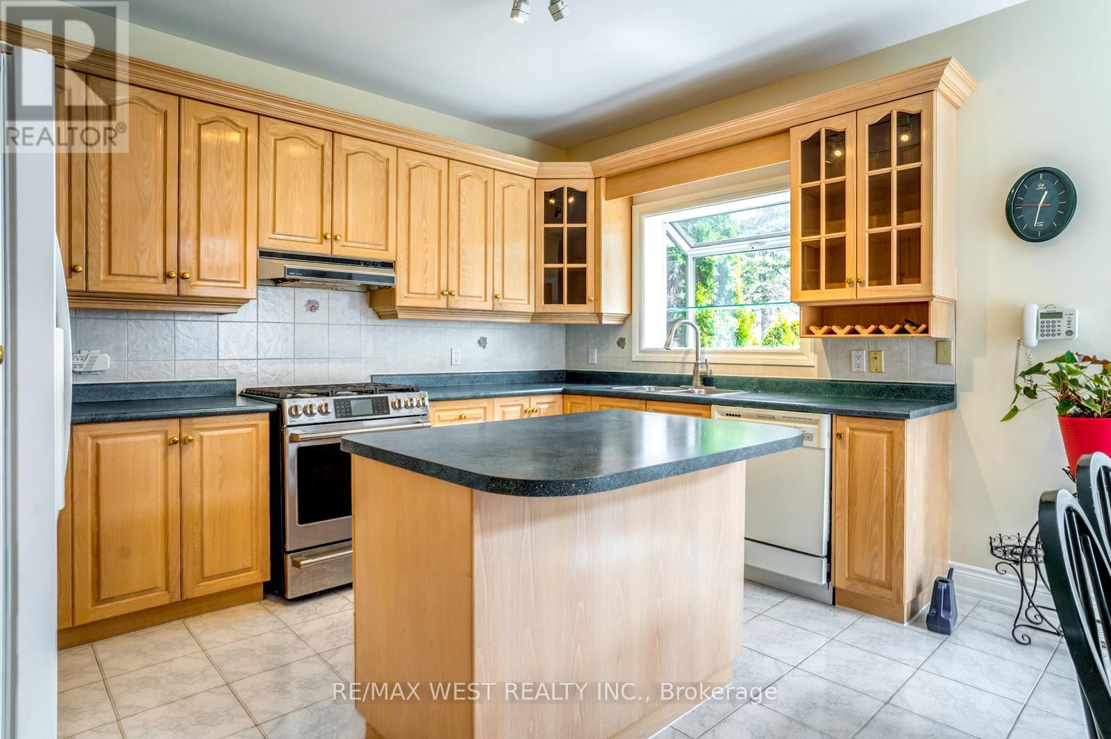 229 Baker Avenue, Richmond Hill, Ontario  L4C 1X8 - Photo 16 - N12304689