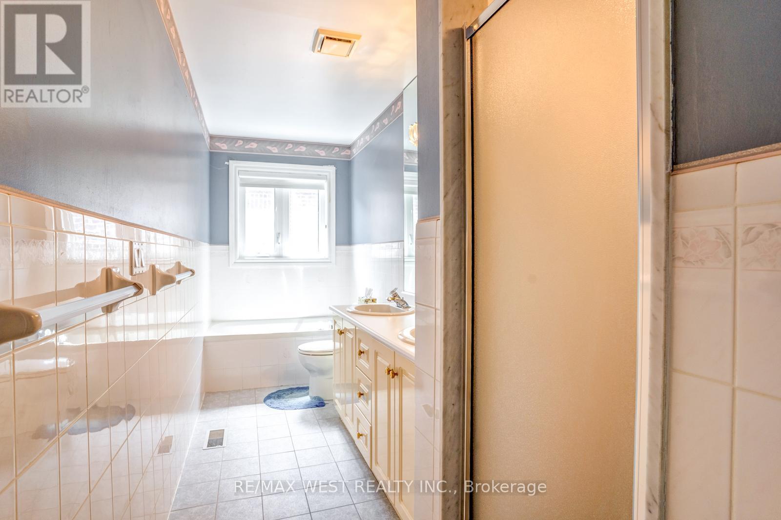 229 Baker Avenue, Richmond Hill, Ontario  L4C 1X8 - Photo 30 - N12304689