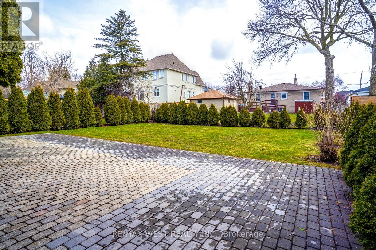 229 Baker Avenue, Richmond Hill, Ontario  L4C 1X8 - Photo 36 - N12304689
