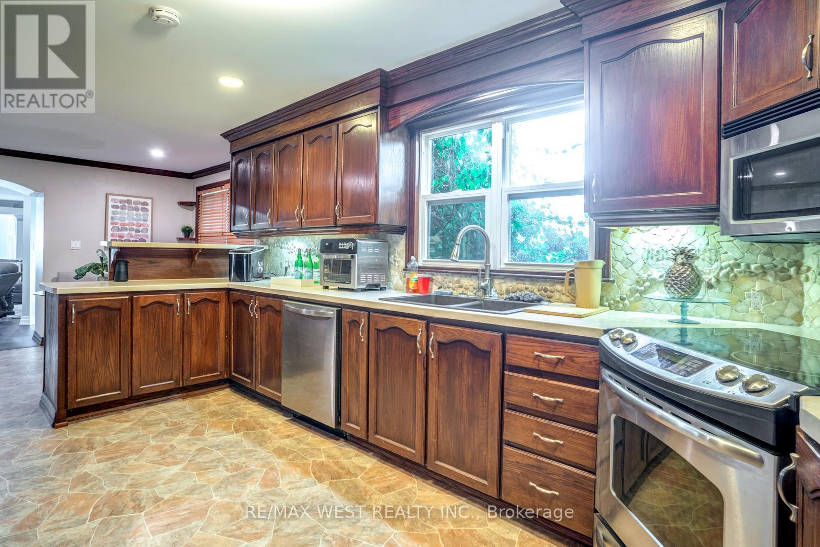 523 Lake Drive E, Georgina, Ontario  L0E 1S0 - Photo 20 - N12371100