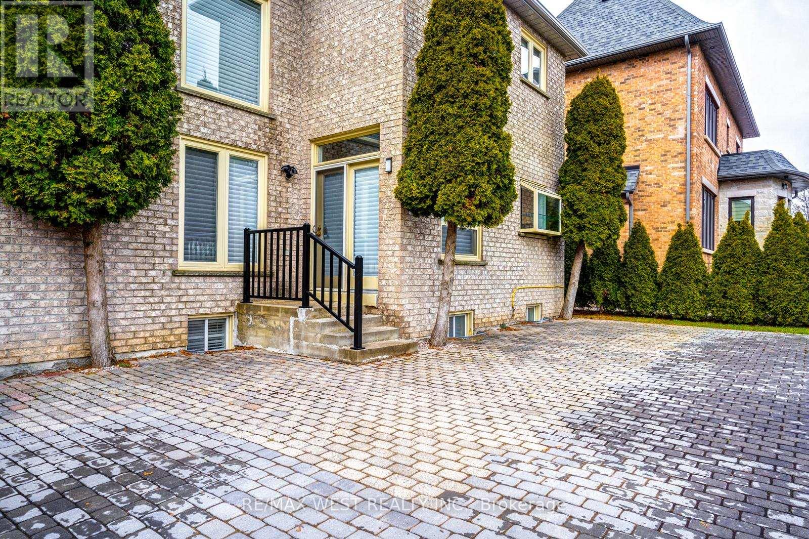 229 Baker Avenue, Richmond Hill, Ontario  L4C 1X8 - Photo 37 - N12304689
