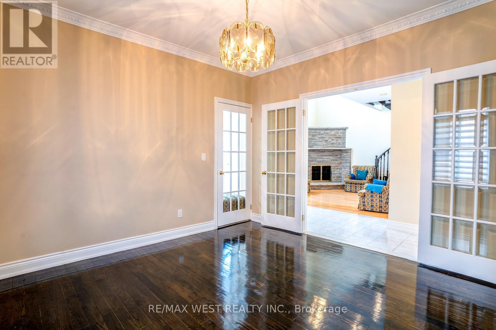 229 Baker Avenue, Richmond Hill, Ontario  L4C 1X8 - Photo 9 - N12304689