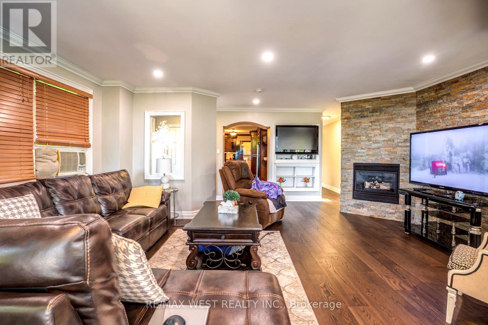 523 Lake Drive E, Georgina, Ontario  L0E 1S0 - Photo 12 - N12371100