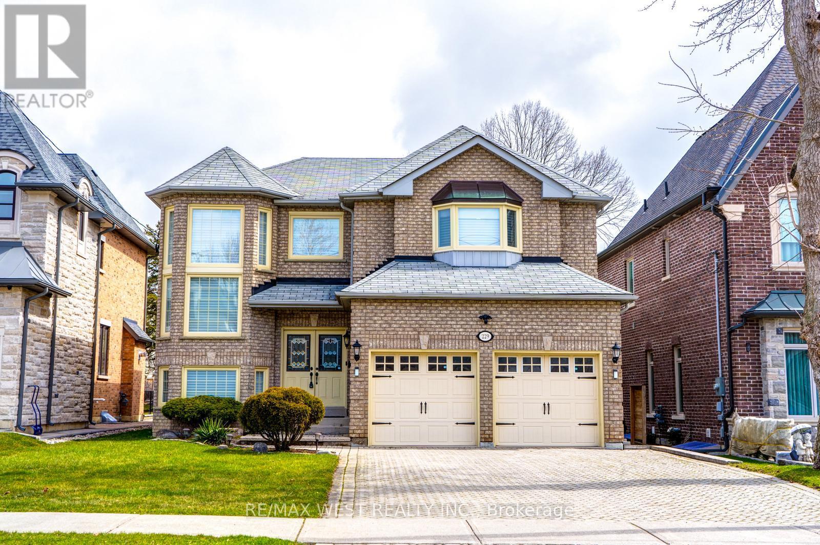 229 BAKER AVENUE, Richmond Hill, Ontario