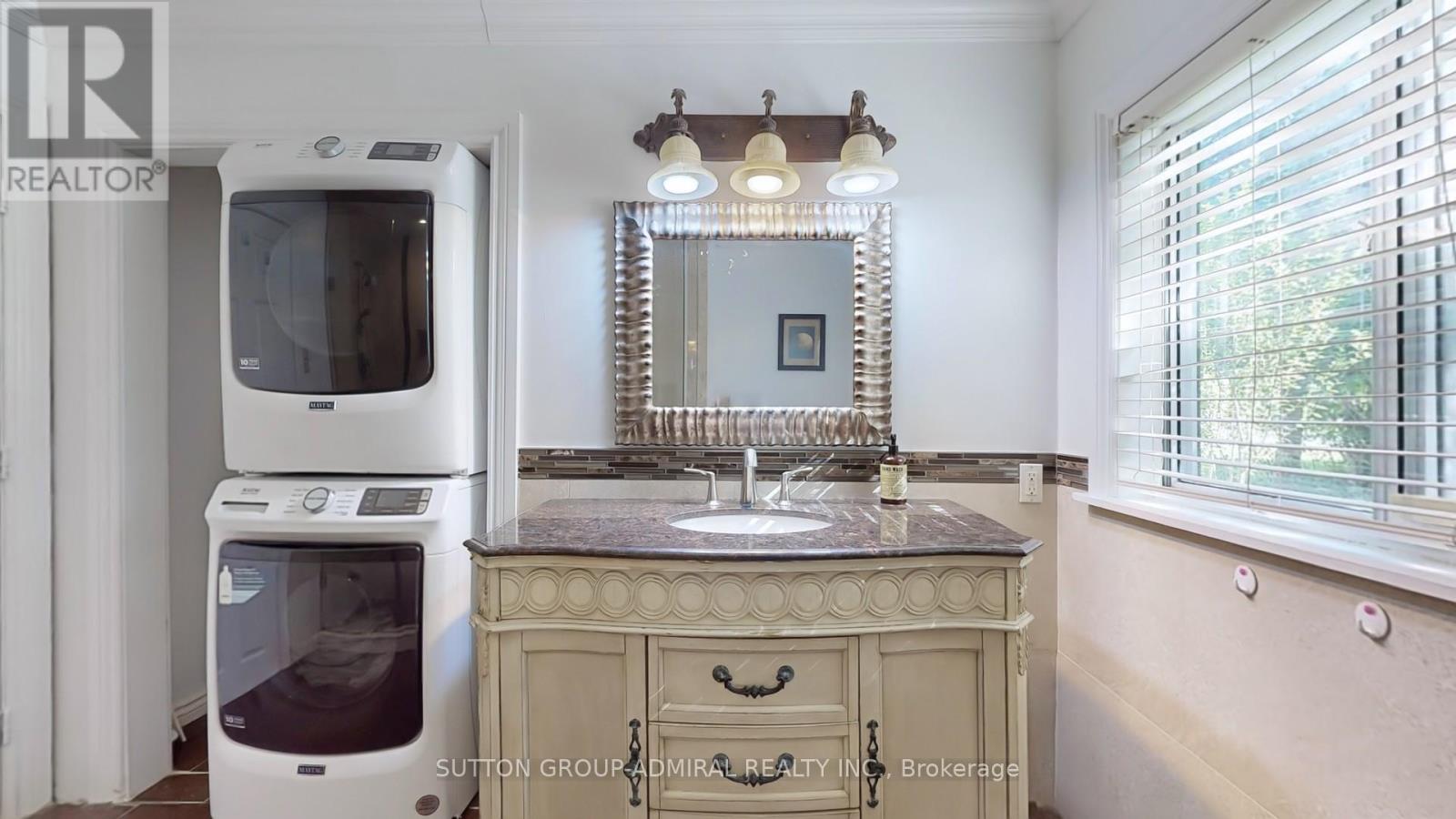 2 Newman Avenue, Richmond Hill, Ontario  L4E 3E4 - Photo 15 - N12397687